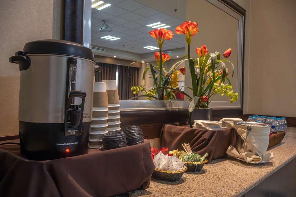 Hotel Western Premier Aeropuerto 5*