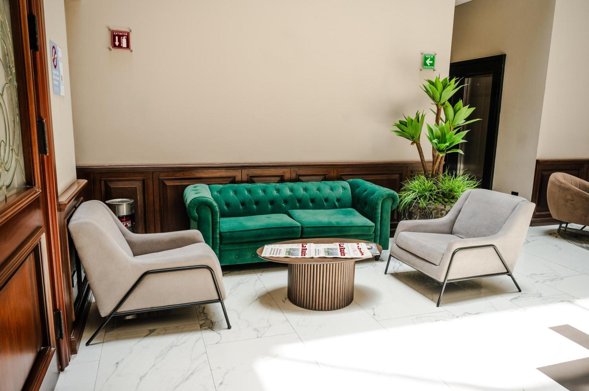 Centria Hotel *