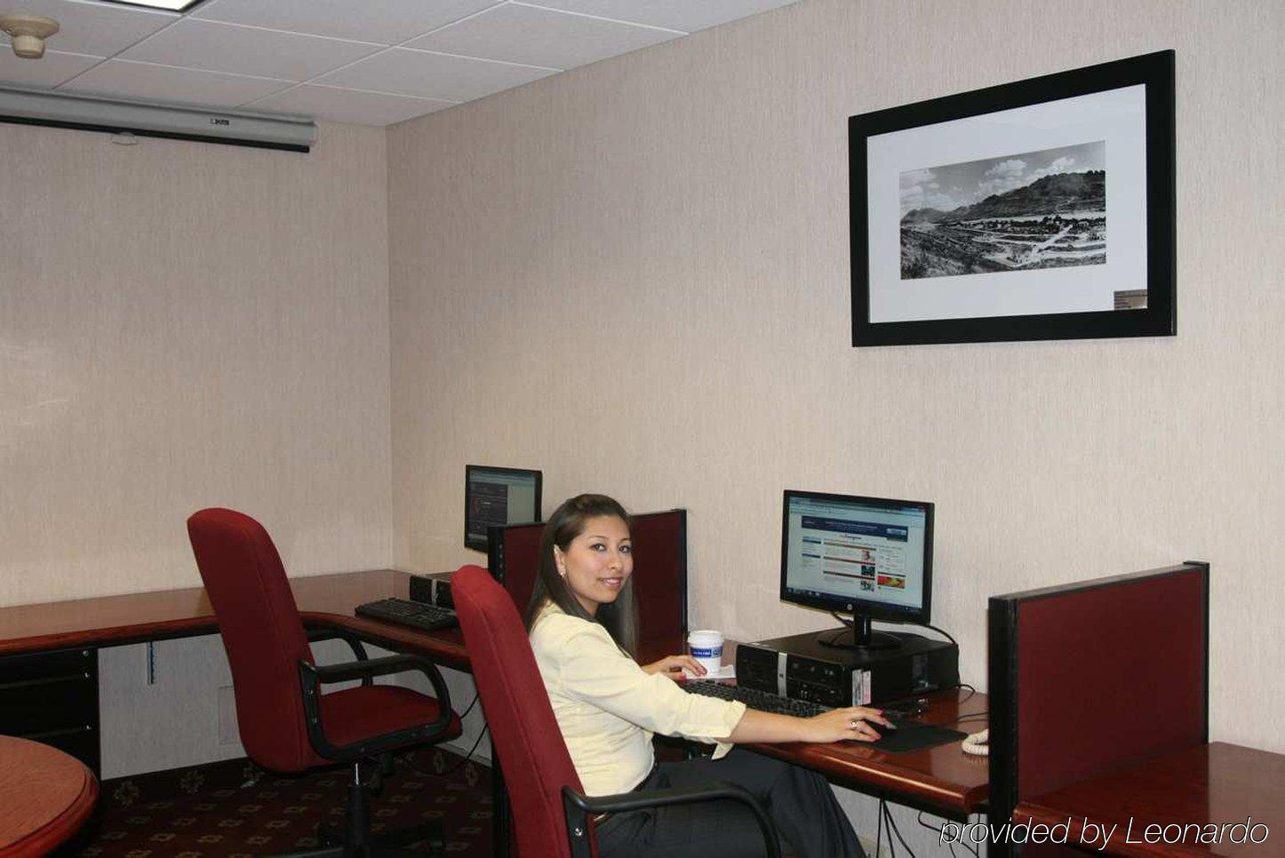 Hampton By Hilton Galerías 4*