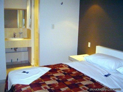 Hotel 402