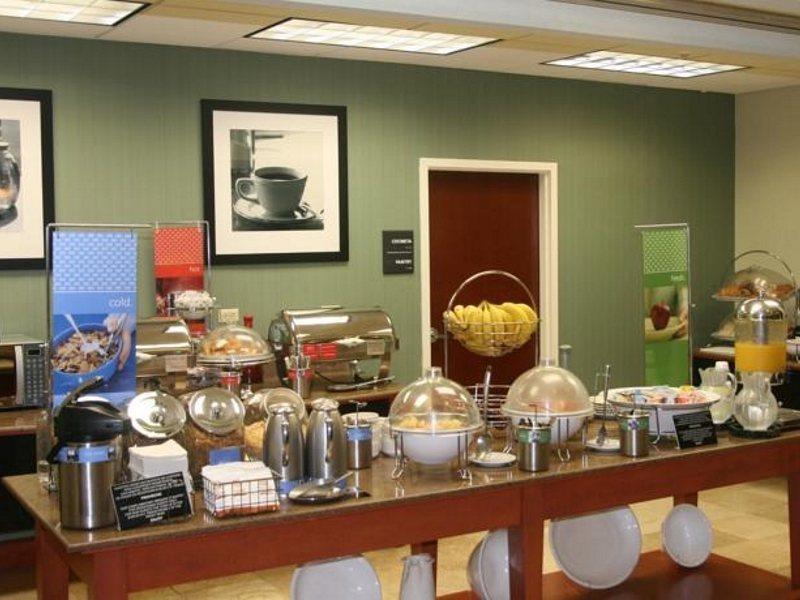 Hotel Hampton By Hilton Galerías 4*