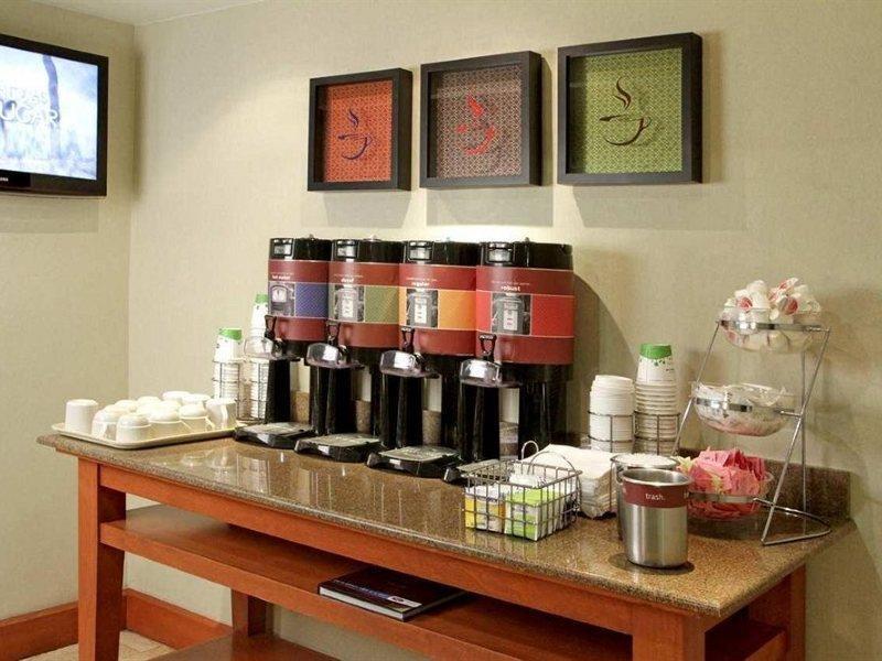 Hotel Hampton By Hilton Galerías 4*