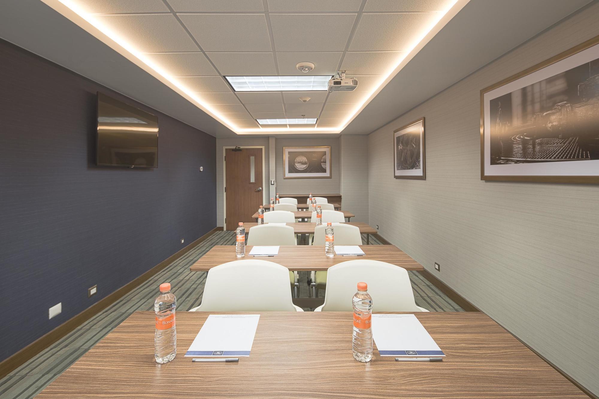 Hotel Hampton By Hilton Galerías 4*