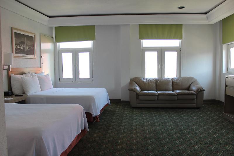 Macroplaza Hotel
