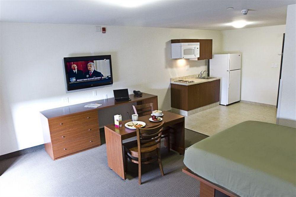 Extended Monterrey Aeropuerto Apartahotel 3*