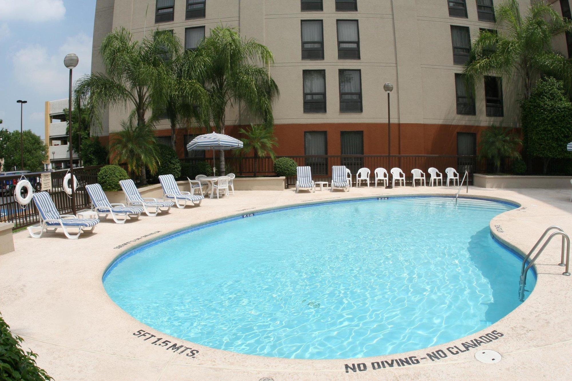 Hampton By Hilton Galerías Hotel Monterrey
