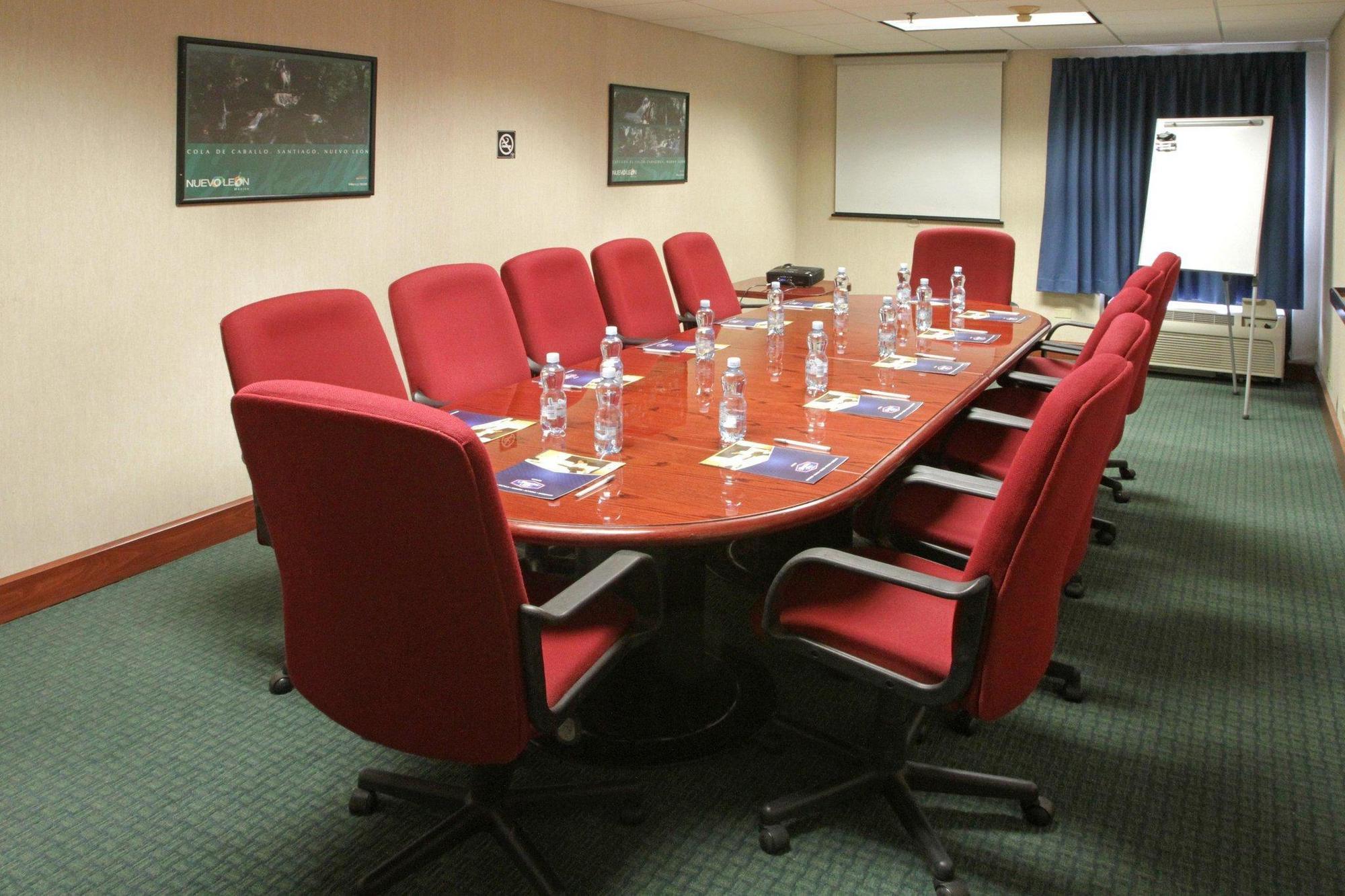 Hampton By Hilton Galerías Hotel 4*