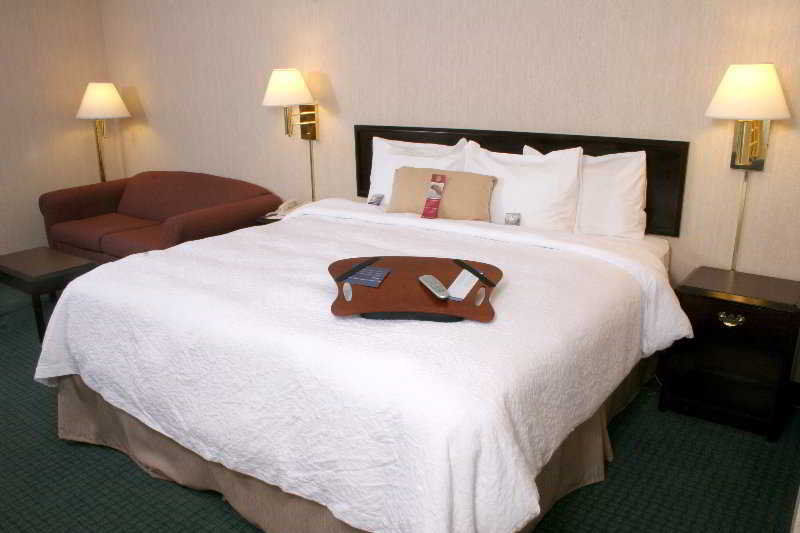 Hotel Hampton By Hilton Galerías 4*