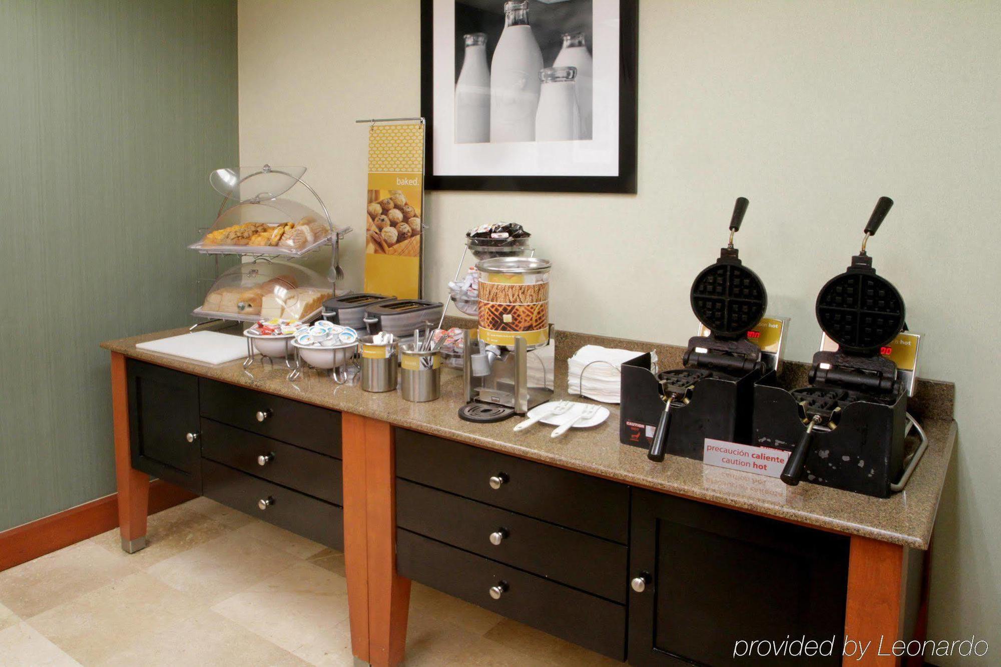 Hampton By Hilton Galerías 4*