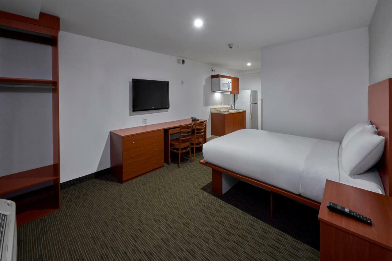 Extended Monterrey Aeropuerto Apartahotel 3*
