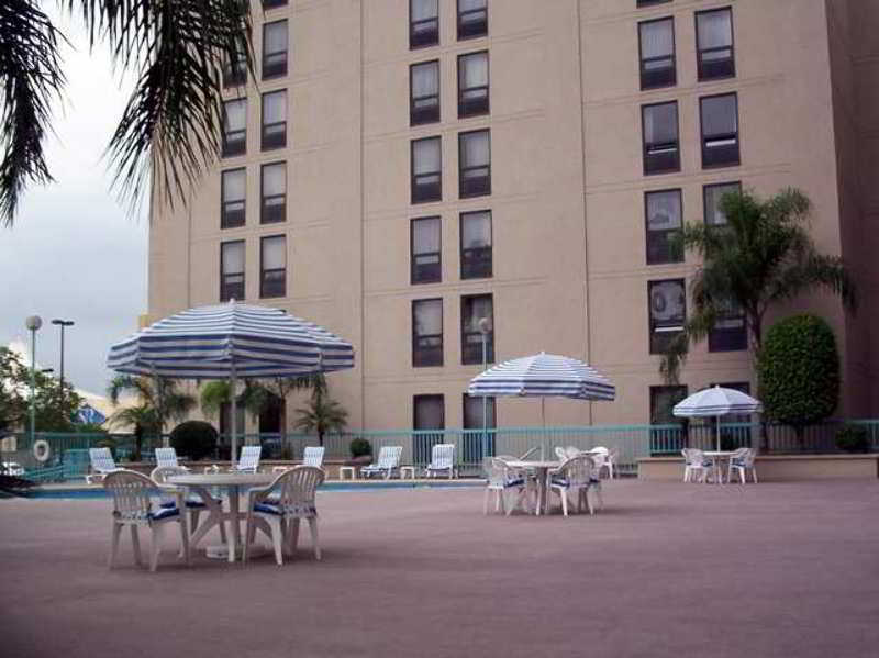Hampton By Hilton Galerías 4*