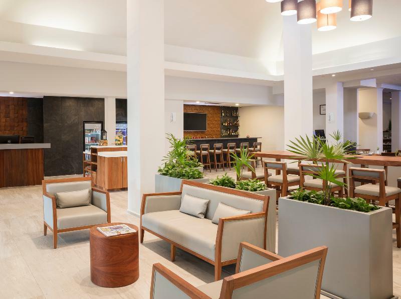 Krystal Urban San Jeronimo Hotel