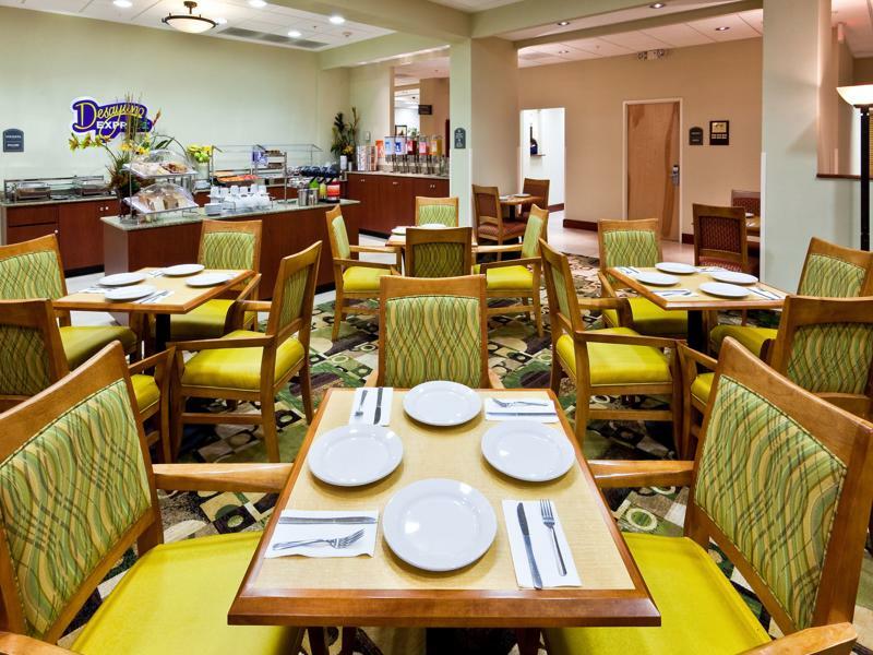 Hotel Express & Aeropuerto By Ihg