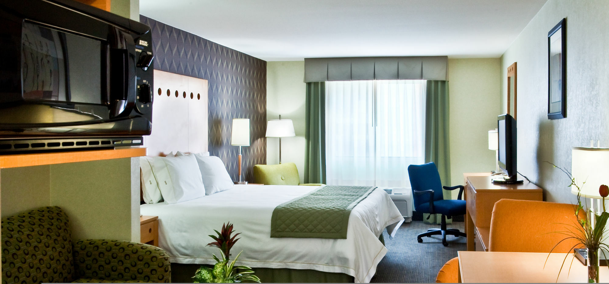 Express & Aeropuerto By Ihg 4*