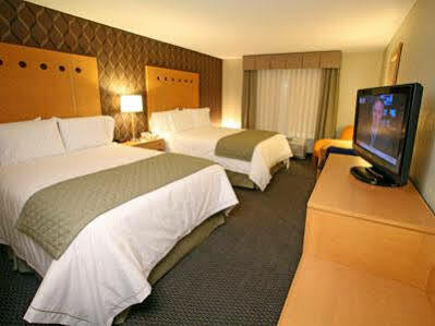 Express & Aeropuerto By Ihg 4*