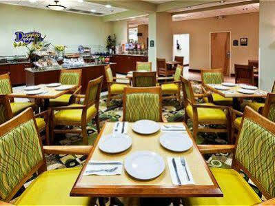 Express & Aeropuerto By Ihg Hotel 4*