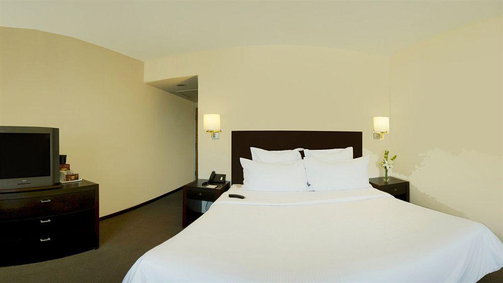 Hotel Fiesta Fundidora 4*