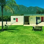 Trebol Suites # 2 / Alberca