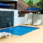 Trebol Suites # 2 / Alberca