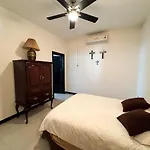 Casa Unica Recientemente Renovada