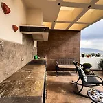 Casa Unica Recientemente Renovada