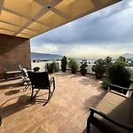 Casa Unica Recientemente Renovada