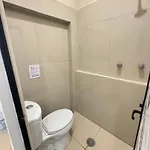 Habitacion Con Dos Camas Y Servicios