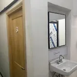 Habitacion Con Dos Camas Y Servicios