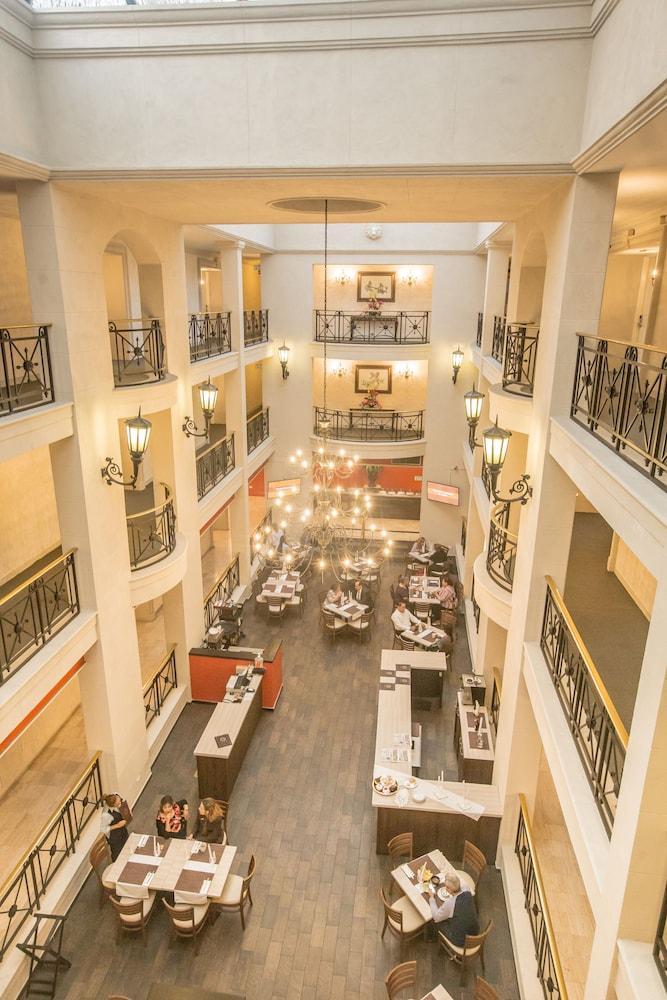 Plaza De Oro Hotel