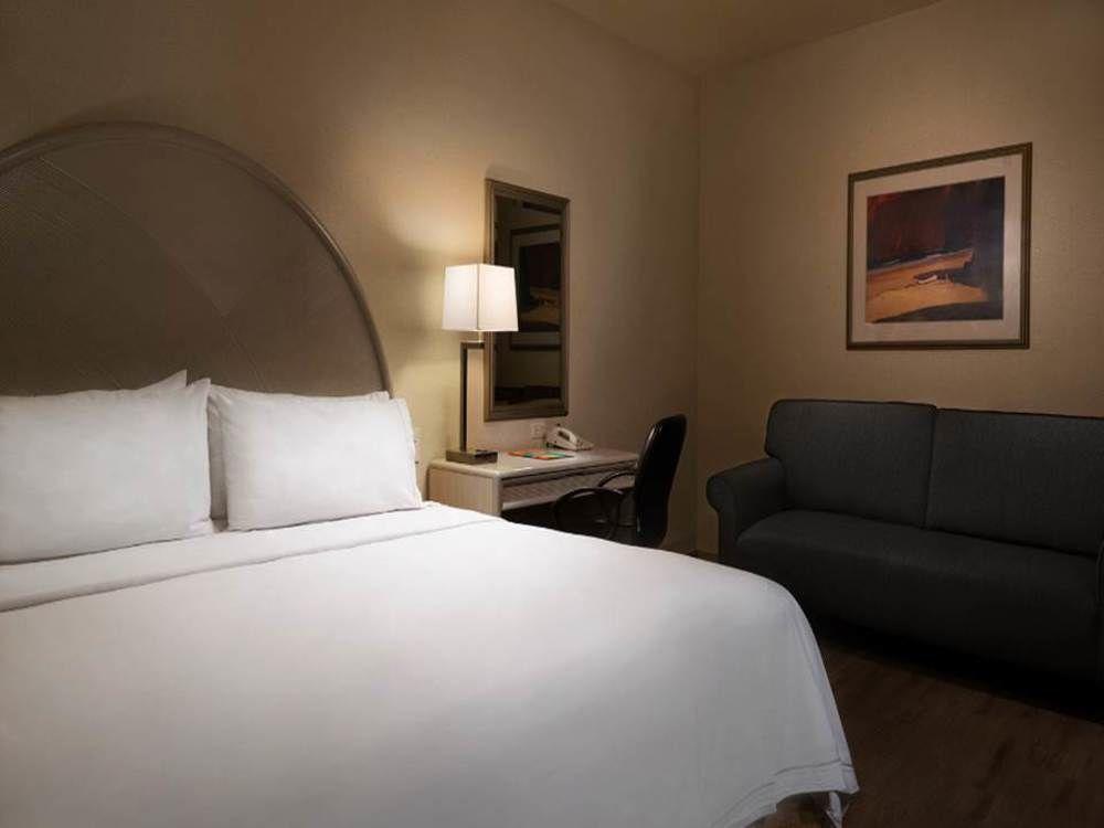 Hotel Express Galerias-san Jeronimo, An Ihg Monterrey