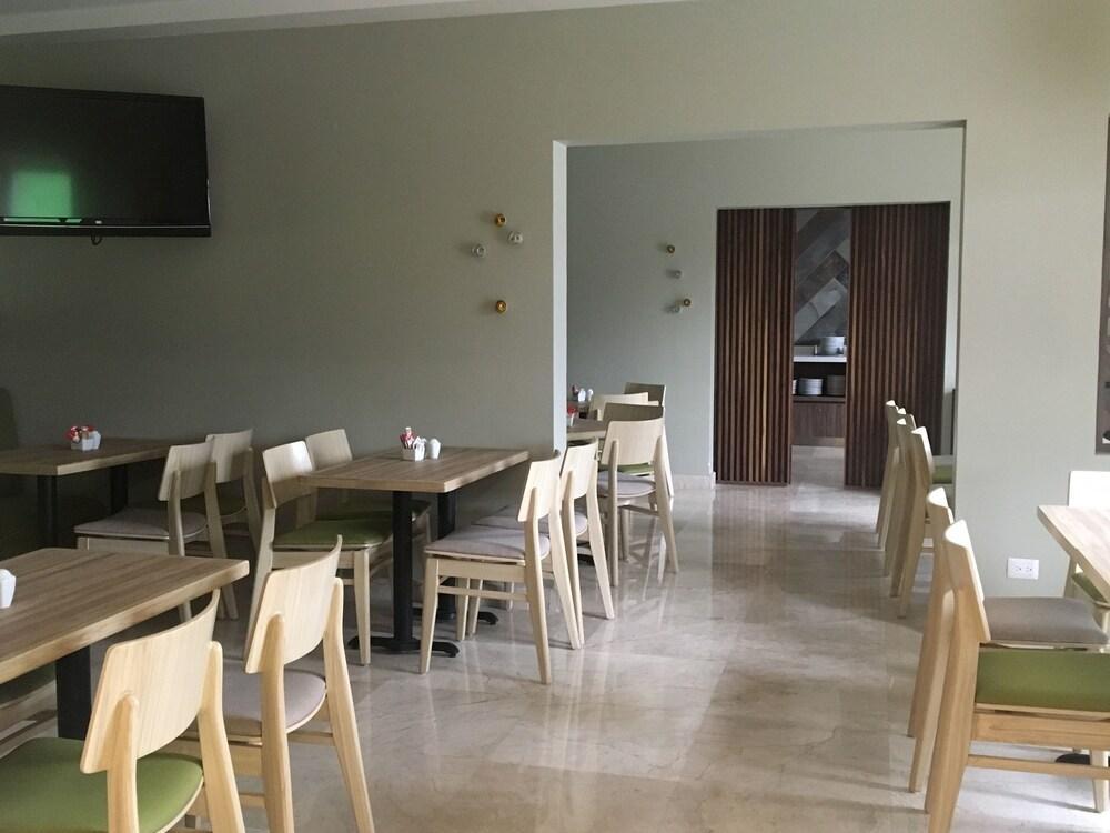Wyndham Garden Valle Real Hotel 3*