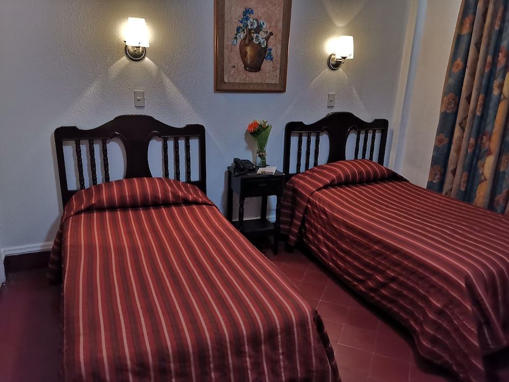 5a Avenida 3* Monterrey
