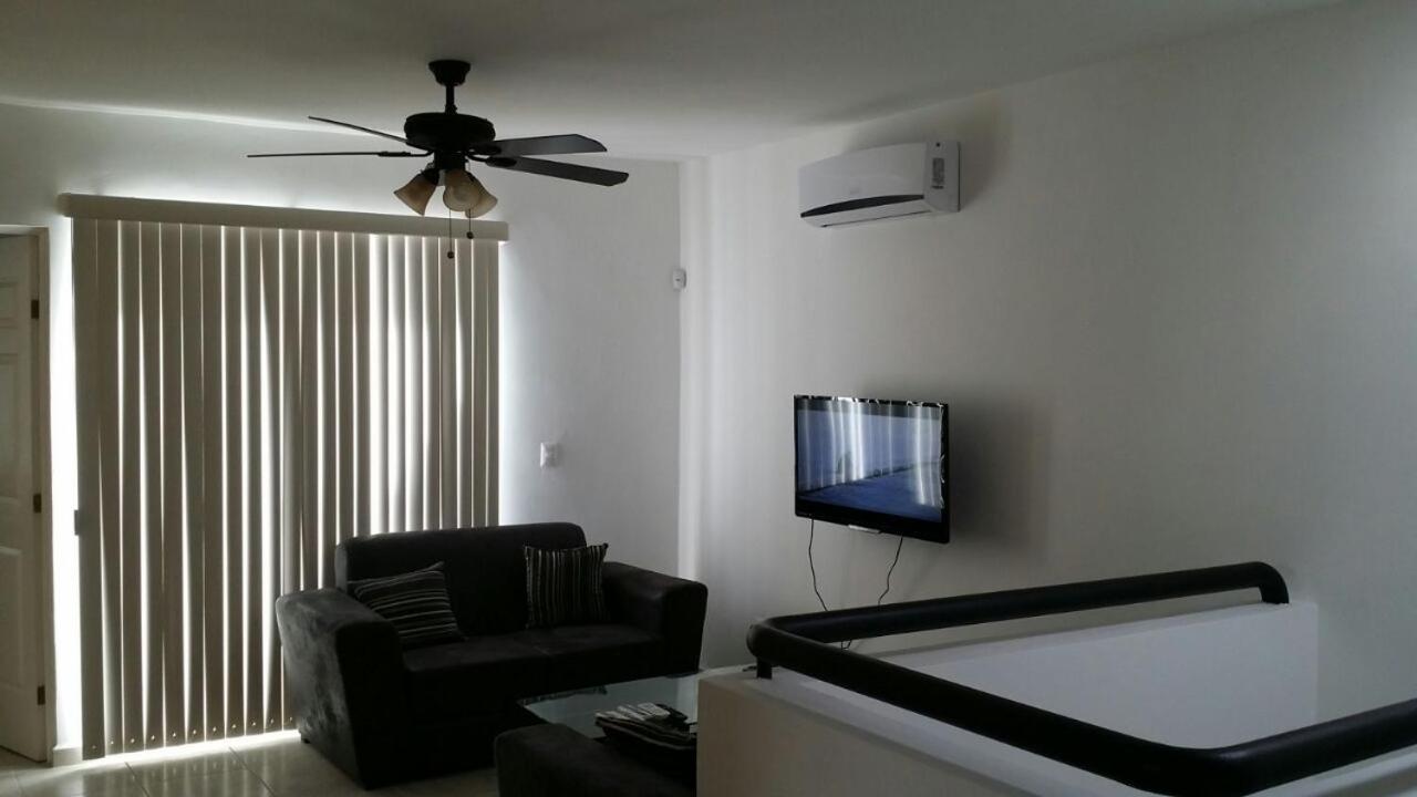 Airport Short & Long Term Express Almeria X Apartamento *