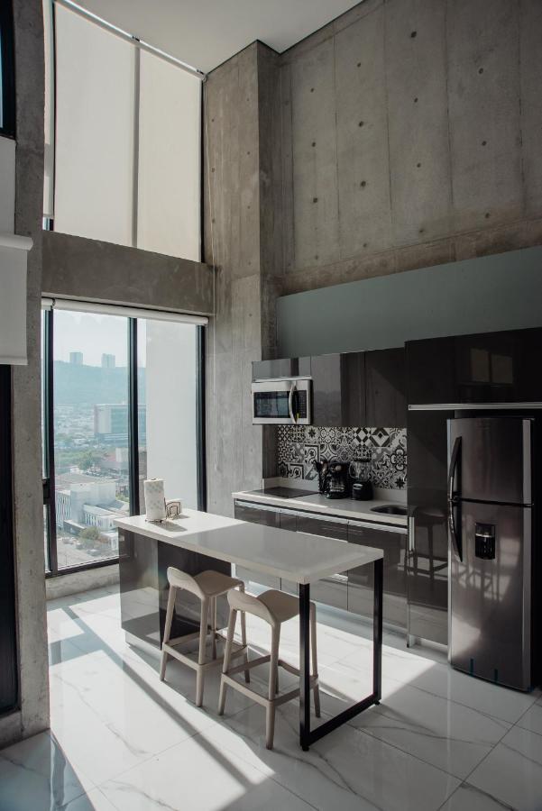 Luxury Loft Living At Landmark High Rise Apartamento