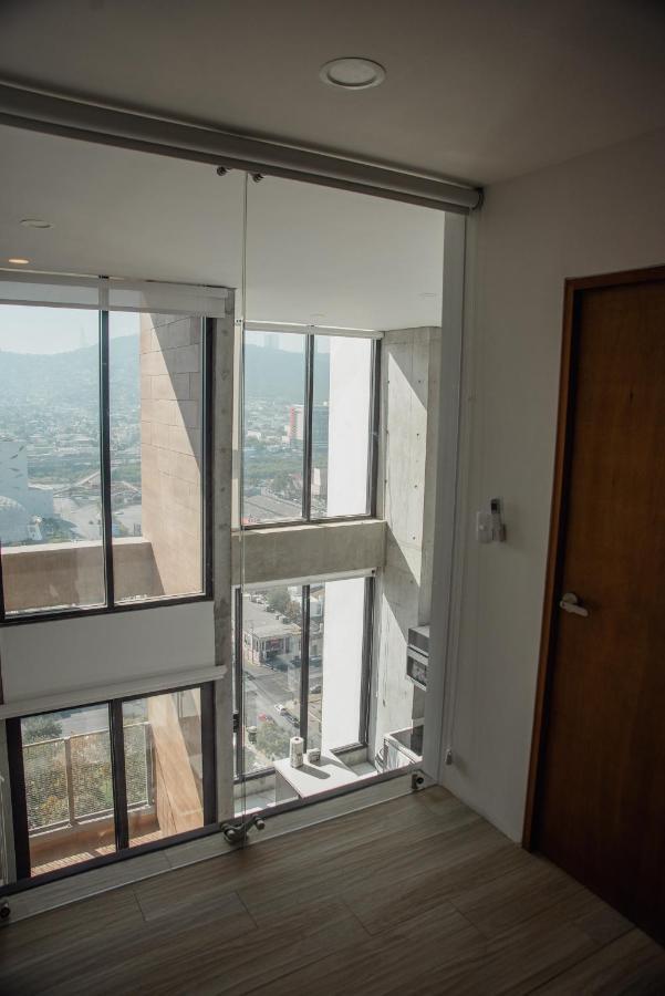 Luxury Loft Living At Landmark High Rise *