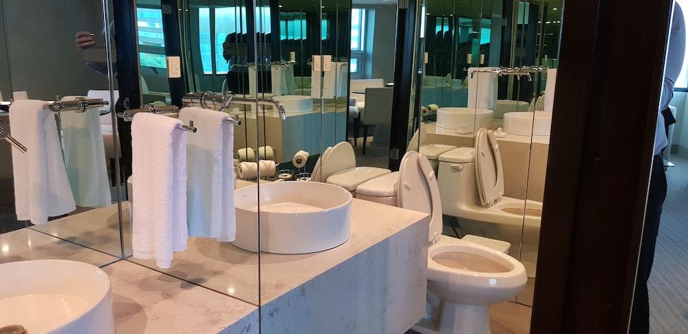 Antaris Cintermex Hotel 4*