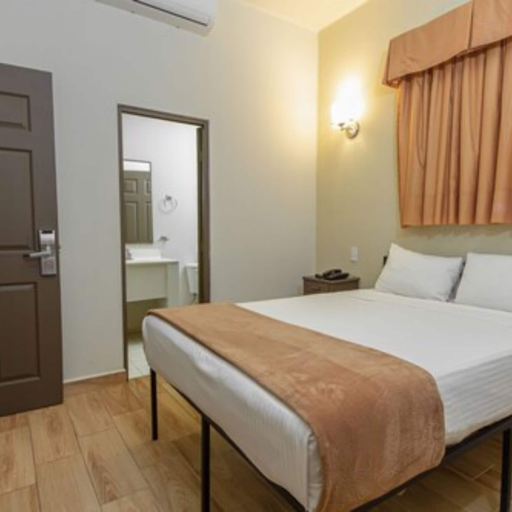 Hotel Plaza Del Arco Express 3*