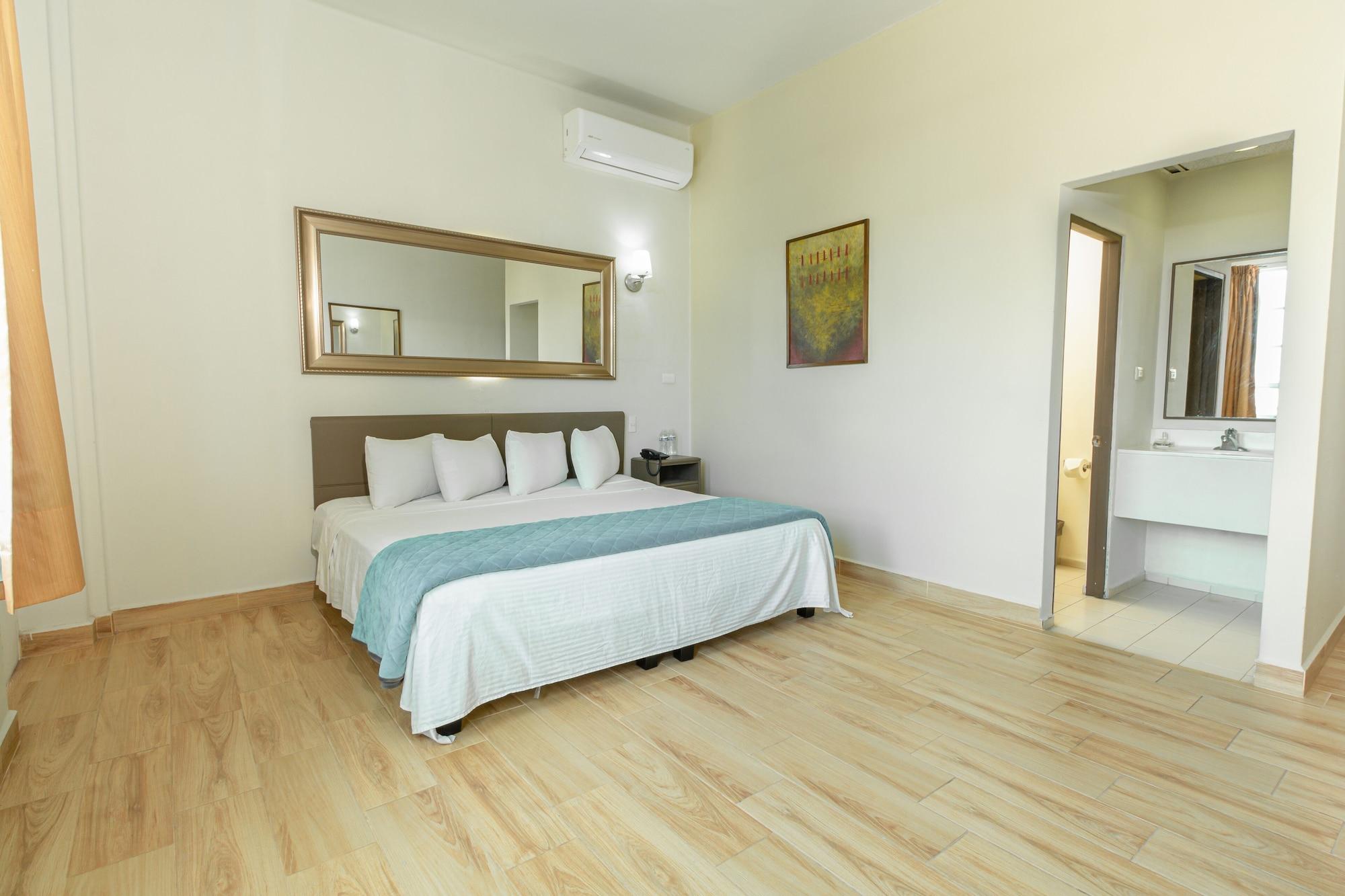 Plaza Del Arco Express Hotel Monterrey