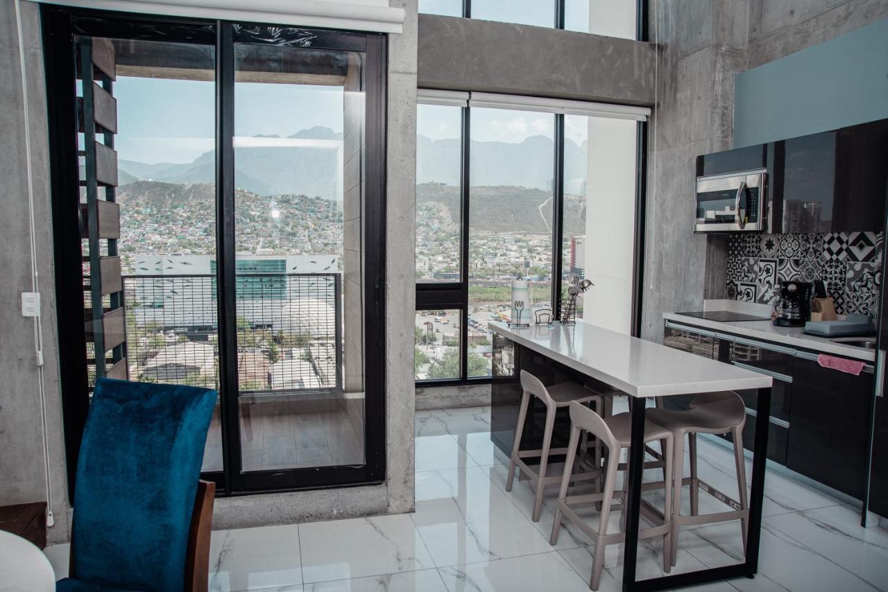 Luxury Loft Living At Landmark High Rise Apartamento