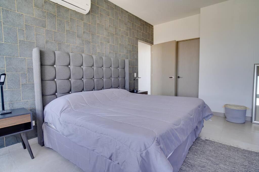Luxury Modern New 2br Gym Pool 3mins Spgg