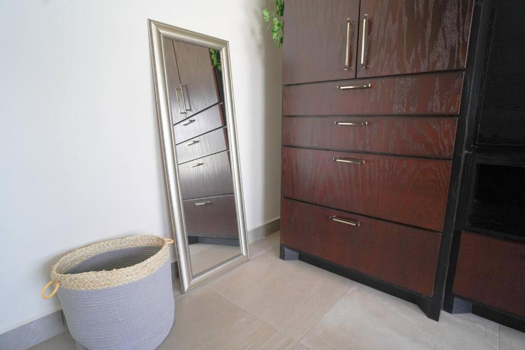 Luxury Modern New 2br Gym Pool 3mins Spgg