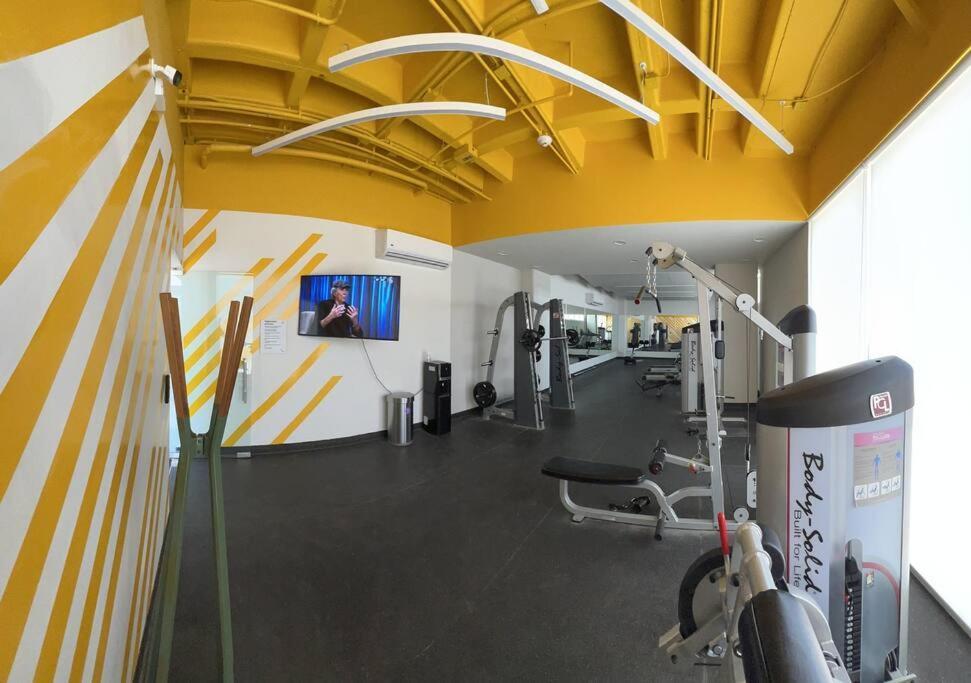 Luxury Modern New 2br Gym Pool 3mins Spgg *