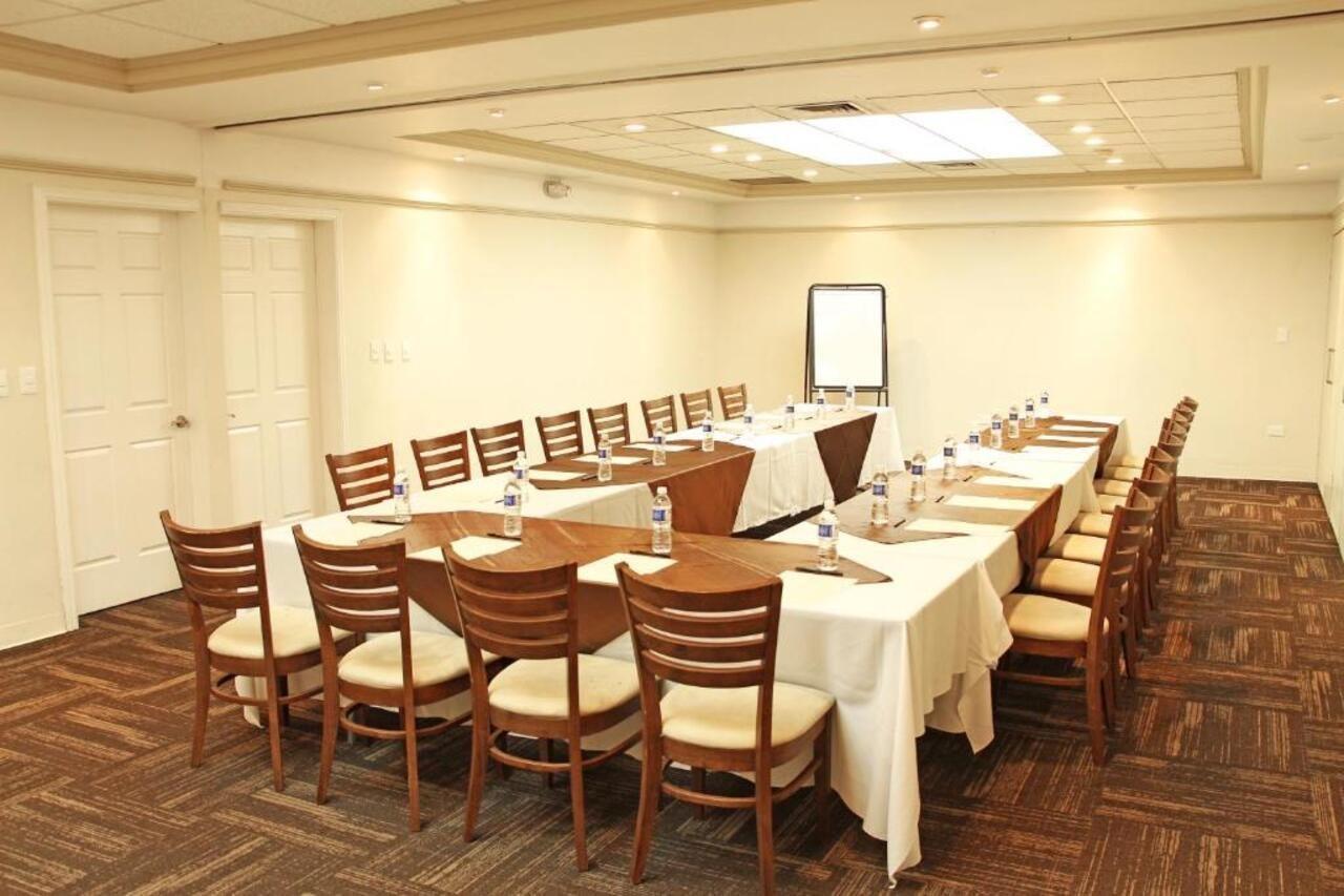 Plaza De Oro Hotel
