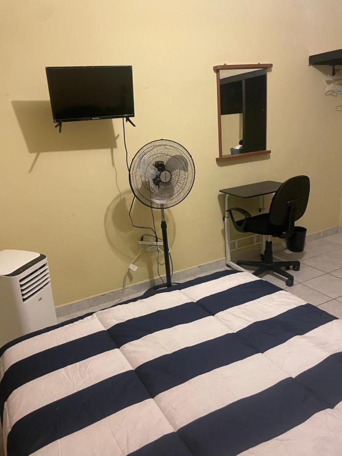 Habitación en casa particular Mauricio Monterrey