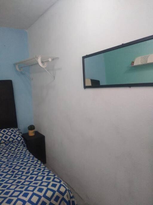 Recamara Comodisima Y Pequena Apartamento *