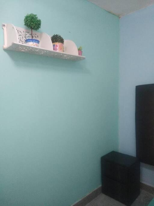 Recamara Comodisima Y Pequena Apartamento Monterrey