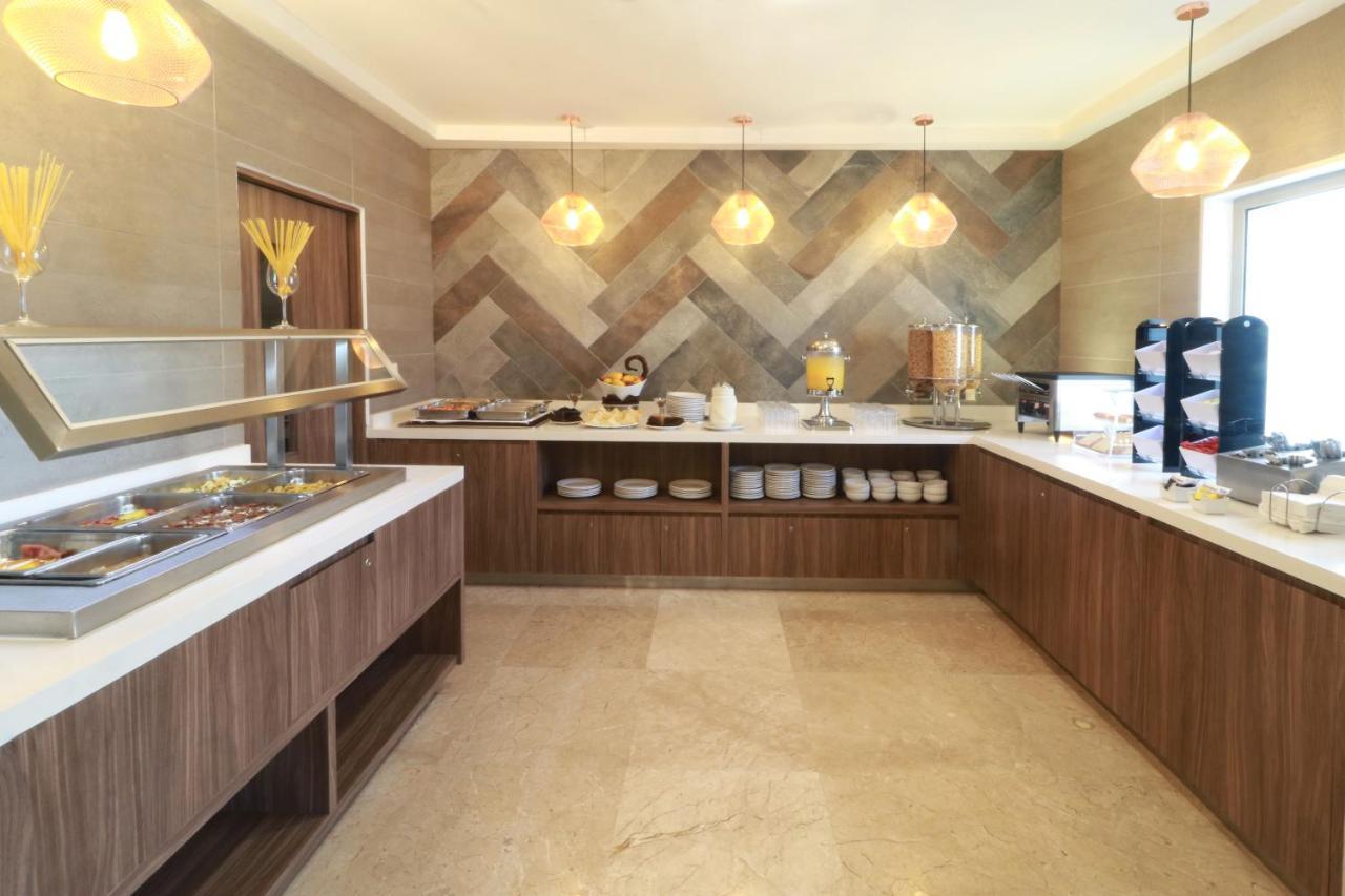 Wyndham Garden Valle Real Hotel 3*