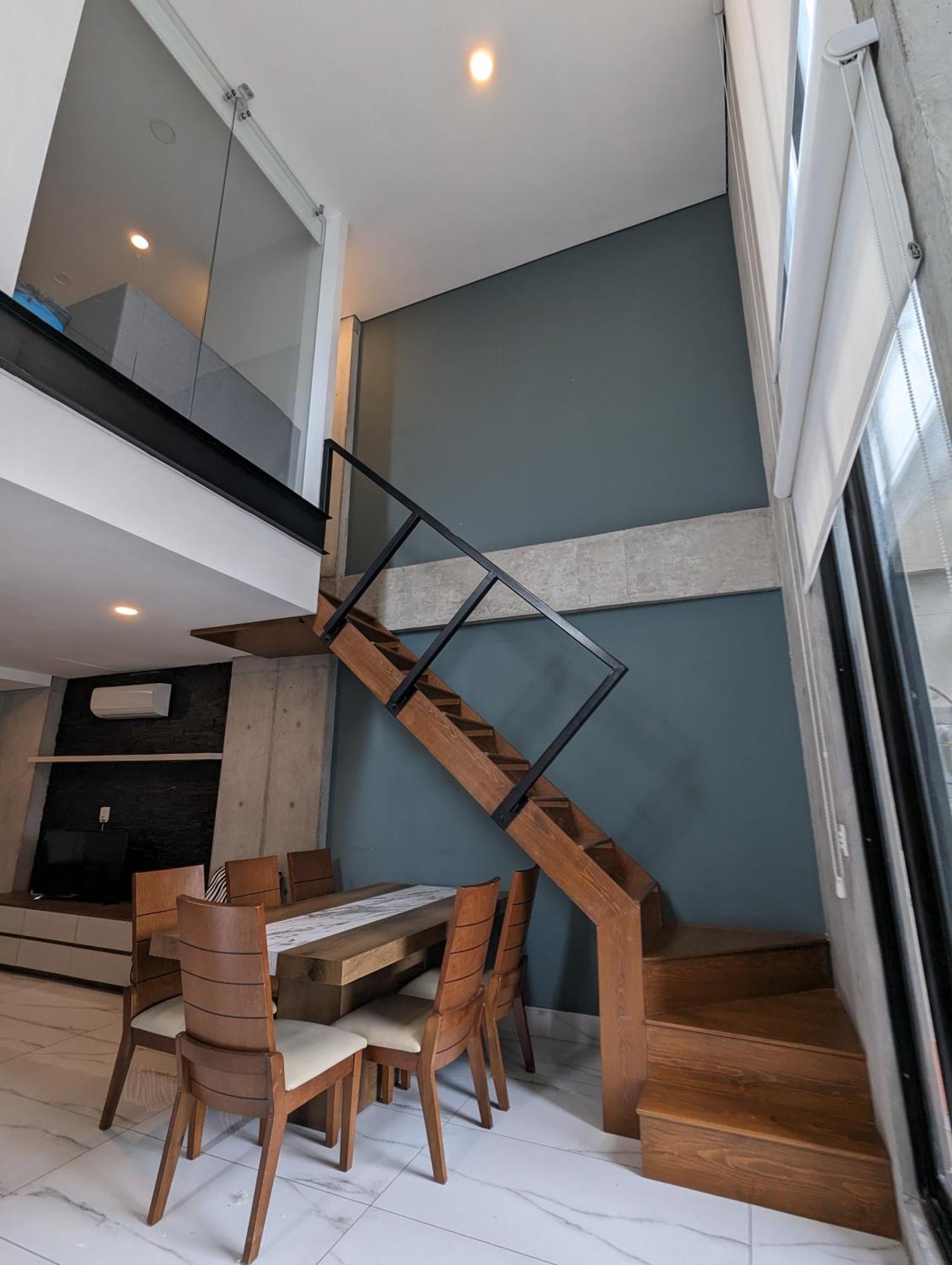 Luxury Loft Living At Landmark High Rise Apartamento