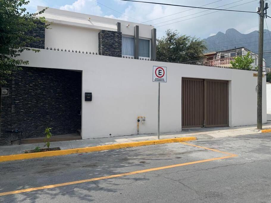 Casa Completa Con Patio, Asador Y Estacionamiento * Monterrey