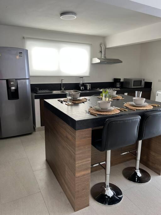 Casa Completa Con Patio, Asador Y Estacionamiento *